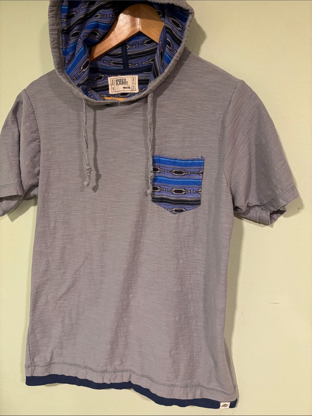 Free Planet Men’s Short-Sleeve Gray Hooded Shirt with Blue Pocket